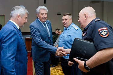 Усилить надзор за соблюдением закона